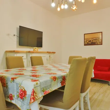 Apartment Casa Vacanze Il Giardino Di Magi - In Centro A